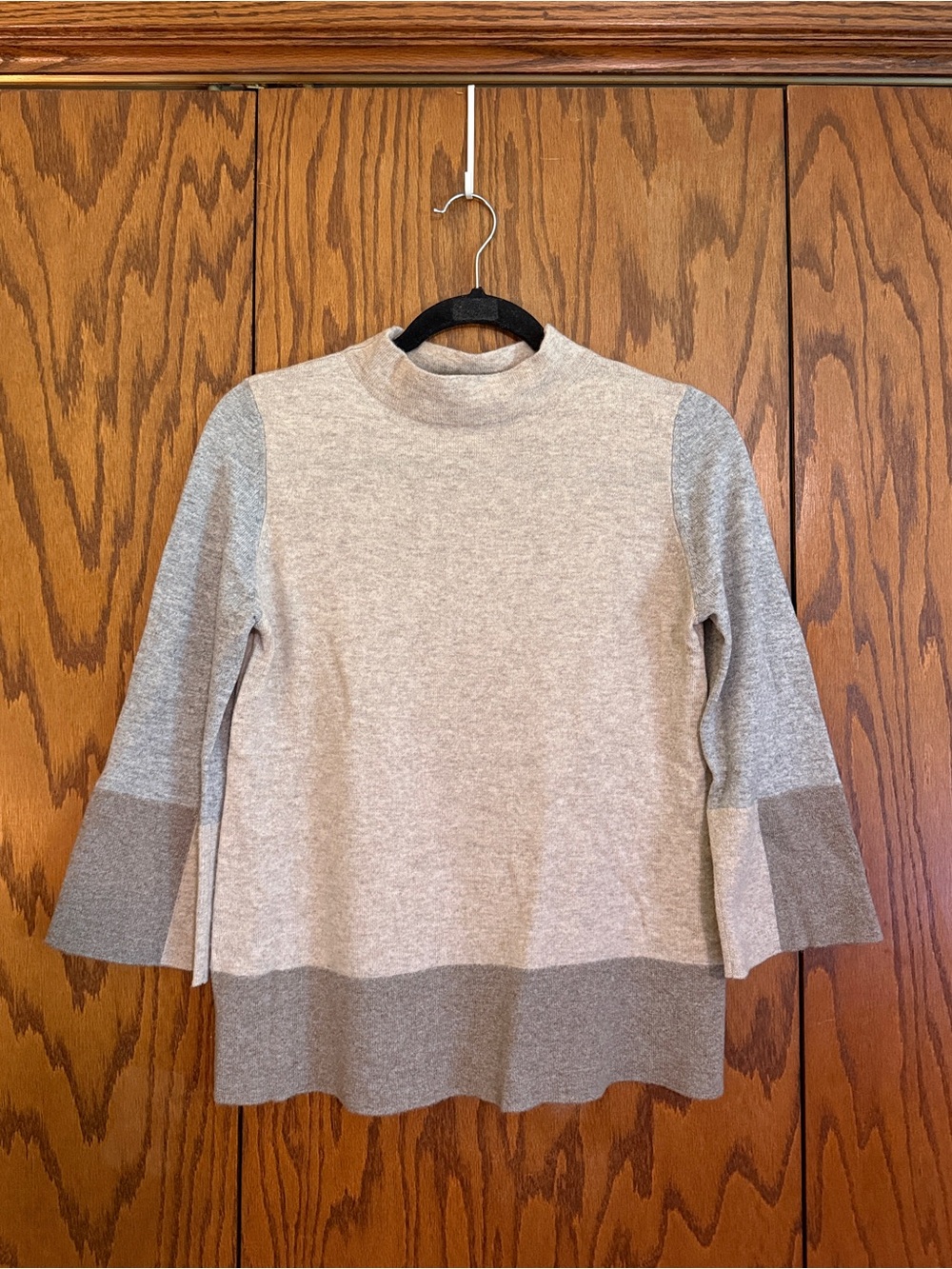Forte Cashmere Two-Tone Mock Neck Colorblock Pullover in Beige & Gray